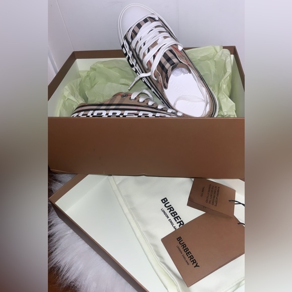 Worn once have all original box , tags and dust bag US 6.5w EU 37 - Picture 7 of 7